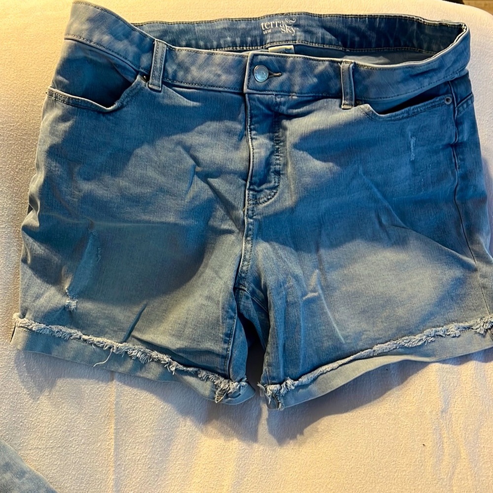 Terra & Sky Denim Stretch Shorts (3 pairs light wash colors available) - Picture 1 of 8